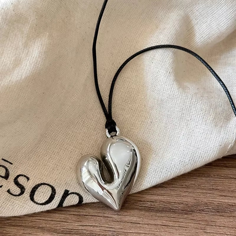 Crimson Love Vintage Heart Necklace – Romance with a Retro Soul