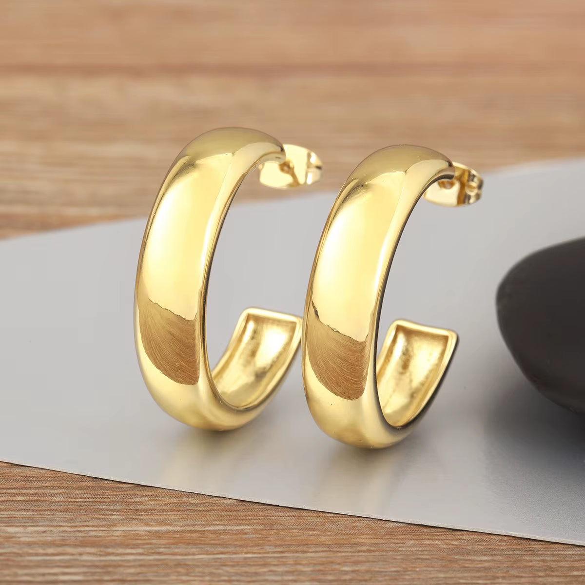 AuraHoop™ Bold Copper Circle Earrings – Four Styles of Effortless Elegance