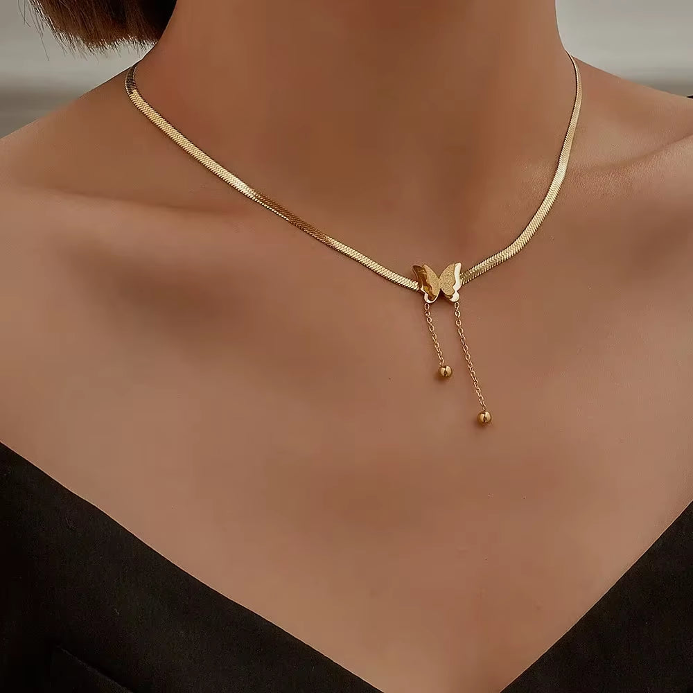 Silver Horizon Triangle Pendant Necklace – Where Minimalism Meets Modern Muse