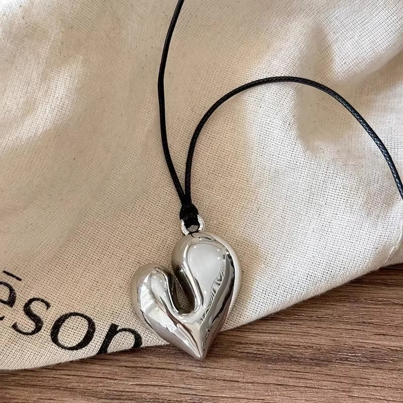 Crimson Love Vintage Heart Necklace – Romance with a Retro Soul